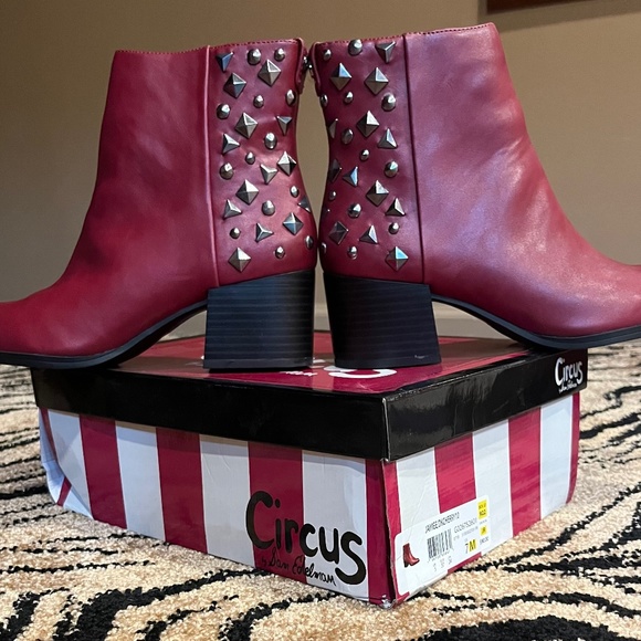 Circus by Sam Edelman Jaimee Studded Ankle Boot - Dark Cherry NWOT - Picture 5 of 5
